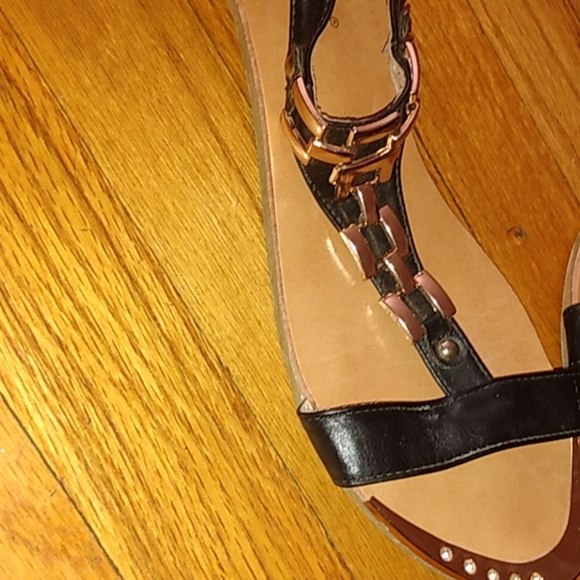 Sandals - Picture 2 of 4